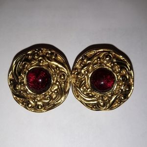 🔥RARE FIND🔥CHANEL Vintage Clip On Earring
